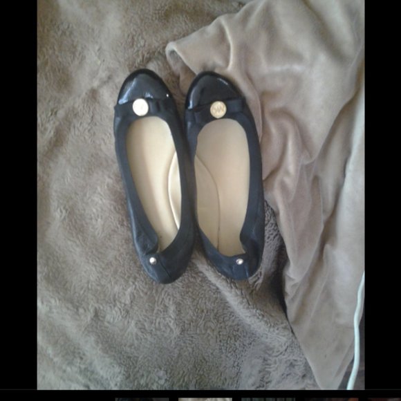 Michael Kors - Picture 2 of 2